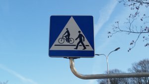 znak D-6b przejście dla pieszych i przejazd dla rowerzystów