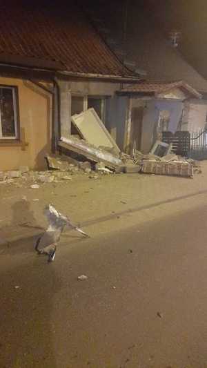 Uszkodzony budynek.