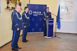 Policjanci podczas uroczystej zbiórki w KPP w Nidzicy