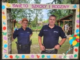 Policjanci na pikniku w Szkole Podstawowej w Waśniewie-Grabowie