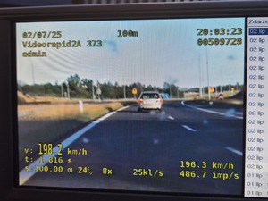 Przekroczenie prędkości - widok videorejestratora z zarejestrowanym pomiarem