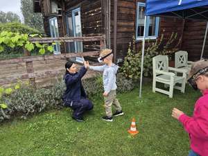 Stoisko profilaktyczne policjantów