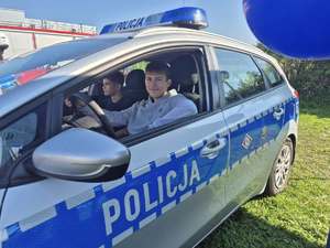 policjanci na festynie