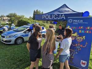 policjanci na festynie