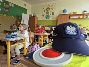 Policjantka na spotkaniu z dziećmi