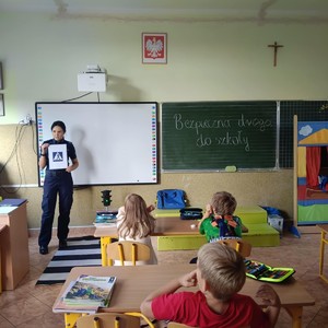 Policjantka na spotkaniu z dziećmi