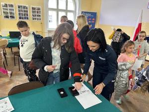 Wizyta dzieci w KPP w Nidzicy