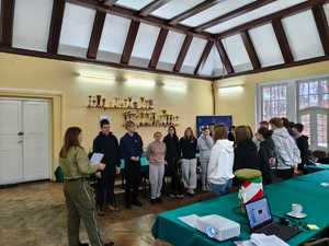 Lekcja w komendzie z klasą mundurową