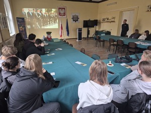 Lekcja w komendzie z klasą mundurową