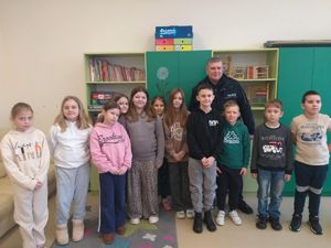 Bezpieczne ferie – dzielnicowi z zimową profilaktyką w szkołach