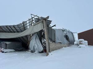 Zawalił się dach hali magazynowej