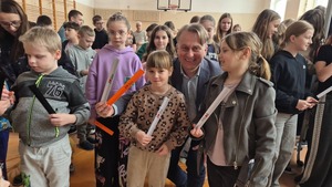 Uczniowie z gminy Janowiec Kościelny świecą przykładem na drodze!