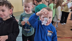 Uczniowie z gminy Janowiec Kościelny świecą przykładem na drodze!