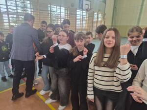 Uczniowie z gminy Janowiec Kościelny świecą przykładem na drodze!