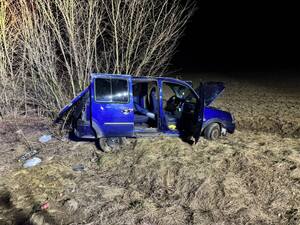 Nietrzeźwy 52-latek zakończył podróż w przydrożnych krzakach