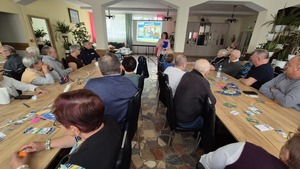„Senior mówi: SPRAWDZAM. Świadomy senior w świecie dezinformacji” - Policja i ZUS na spotkaniu w ŚDS w Kozłowie