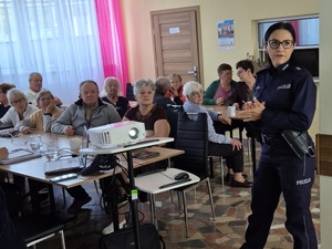 „Senior mówi: SPRAWDZAM. Świadomy senior w świecie dezinformacji” - Policja i ZUS na spotkaniu w ŚDS w Kozłowie