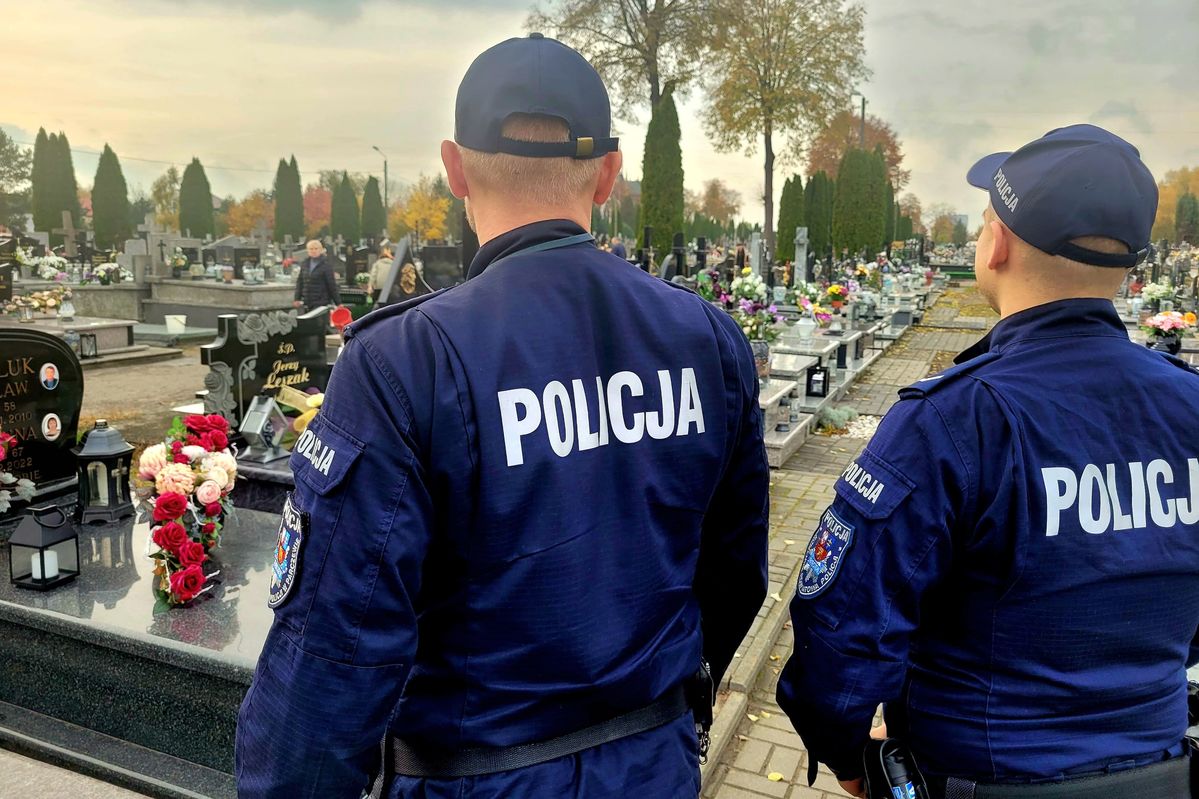 Policja w Nidzicy ostrzega przed kradzieżami na cmentarzach